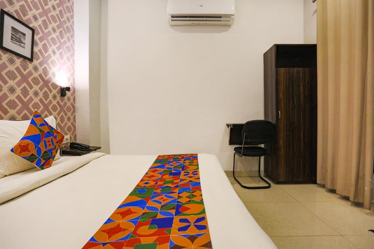 Fabhotel Novel Suites - Nr Yashobhoomi Convention Centre New Delhi Extérieur photo