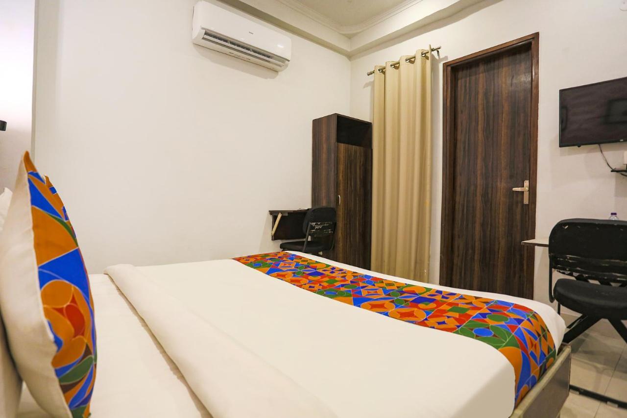Fabhotel Novel Suites - Nr Yashobhoomi Convention Centre New Delhi Extérieur photo