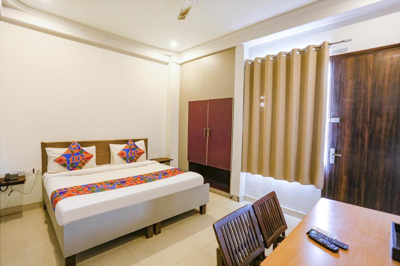Fabhotel Novel Suites - Nr Yashobhoomi Convention Centre New Delhi Extérieur photo