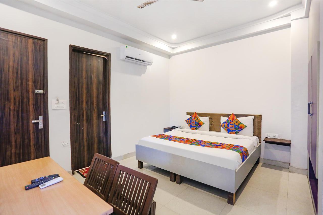 Fabhotel Novel Suites - Nr Yashobhoomi Convention Centre New Delhi Extérieur photo